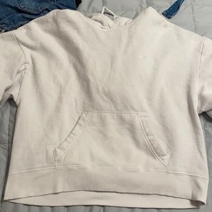 white hollister sweatshirt.